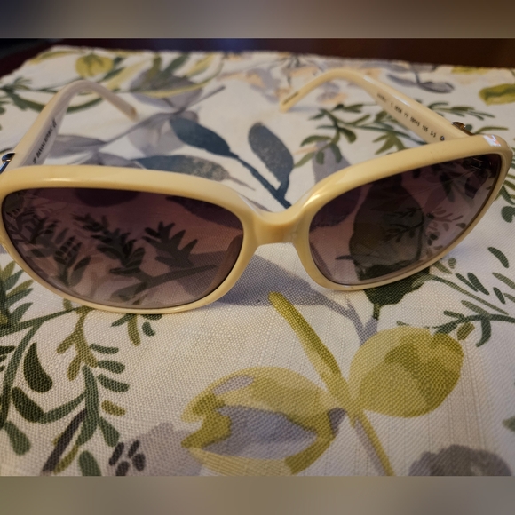 🕶😎BANANA REPUBLIC SUNGLASSES - Picture 2 of 7